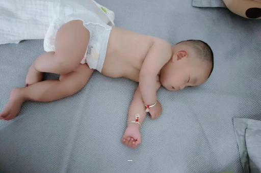 七台河宝宝咳到吐怎么办